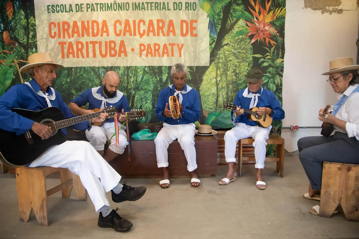 Cinco pessoas da Escola de Patrimônio Imaterail do Estado do Rio