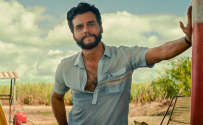 O ator Wagner Moura em cena do filme "O Agente Secreto".