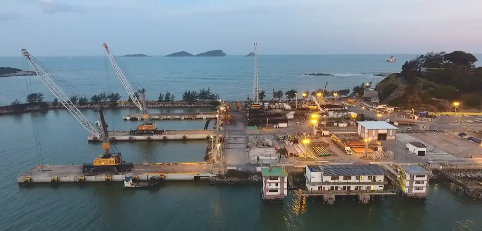 Foto das instalações de Porto e Baia de Imbetiba