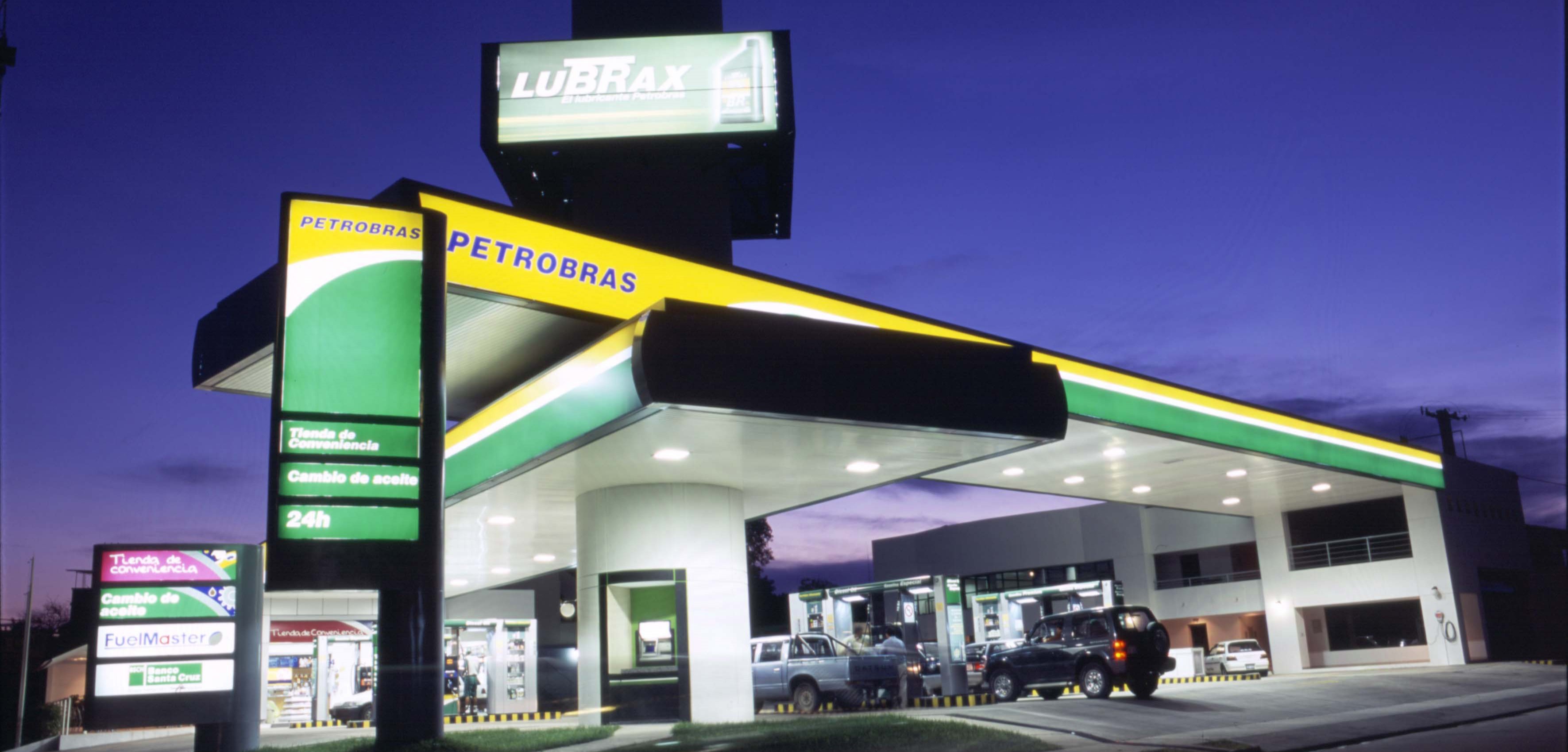 DISTRIBUCIÓN  Y COMERCIALIZACIÓN